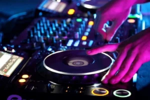 How much does a DJ cost